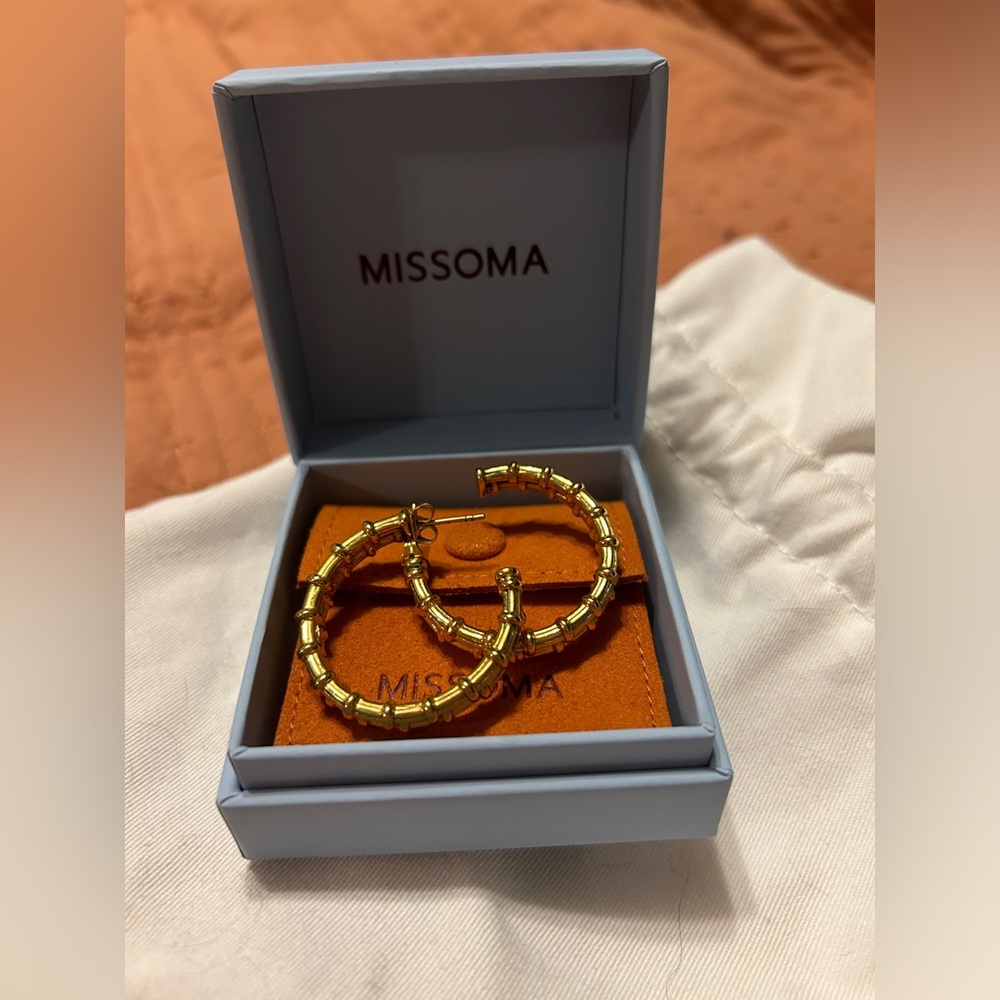 Missoma Large Raffia Hoop in 18k plate on silver - Picture 4 of 4